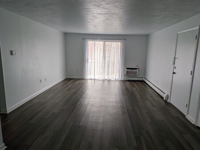 Building Photo - 83R Hobart St