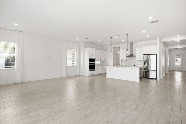 Building Photo - 13589 McMillan Dr