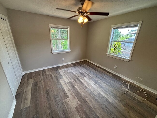 Building Photo - Stylish Renovated 3-Bedroom Gem in Prime T...