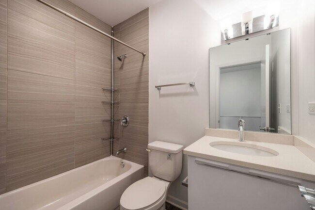 Building Photo - 2700 W North Ave