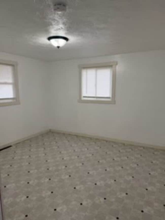 Building Photo - Remodeled 3-Bedroom, 2-Bathroom Home on – ...