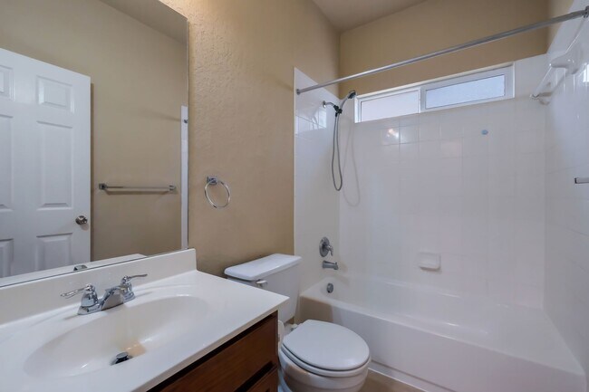 Building Photo - Charming Home in Gated Community with Great Amenities