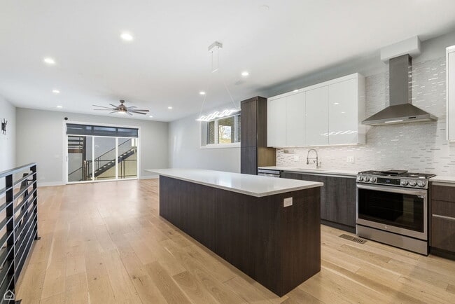 Building Photo - 1042 S Oakley Blvd