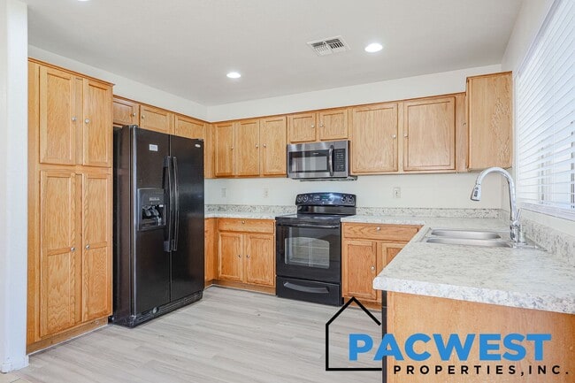 Building Photo - Desirable Coldwater Springs Neighborhood!