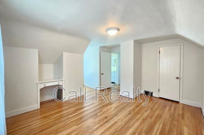 Building Photo - 1017 E Sharp Ave