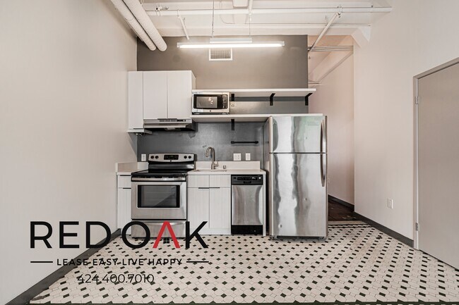 Building Photo - 430 S Broadway
