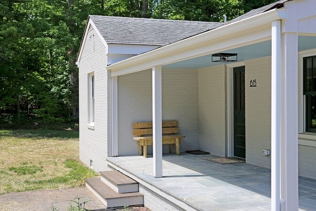 Building Photo - Updated Keswick Cottage on Over 7 Acres