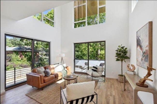 Building Photo - 536 Highland Ave NE