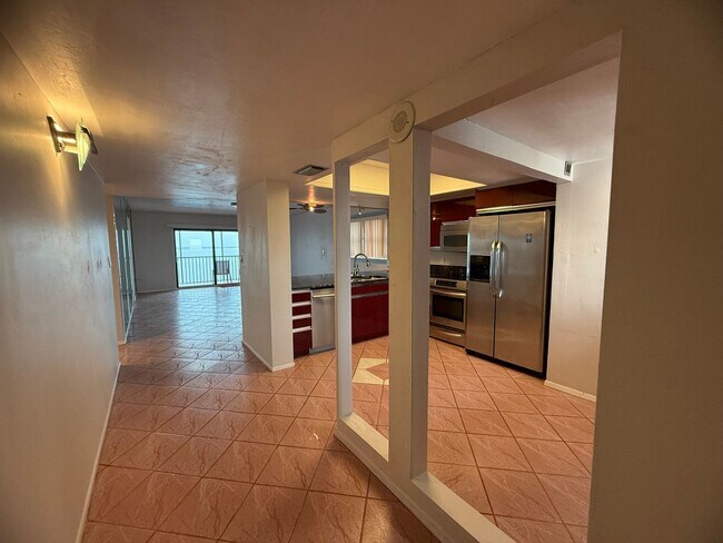 Building Photo - Stunning 8th floor Riverfront Condo