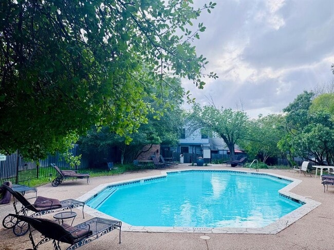 Building Photo - 1411 Gracy Farms Ln