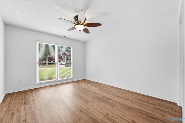Building Photo - 210 Pebble Brook Dr