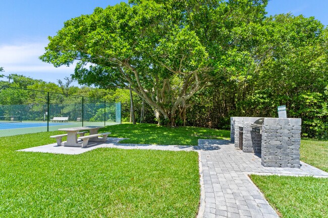 Building Photo - 801 S Ocean Dr