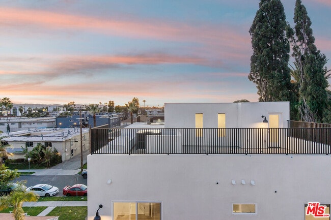 Building Photo - 5722 Fulcher Ave