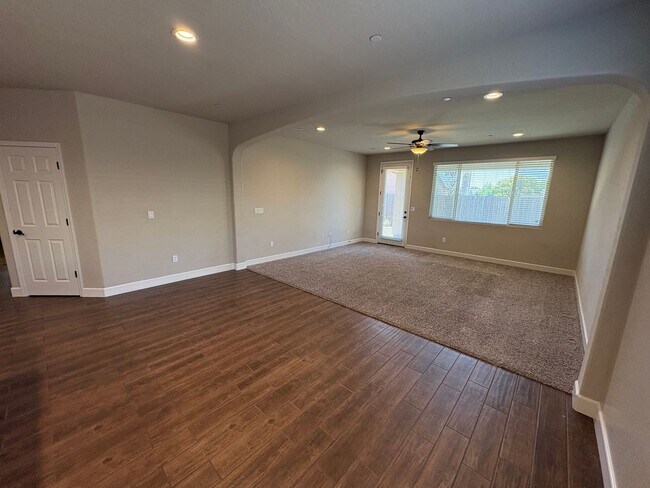 Building Photo - Lovely SE Tulare available now!
