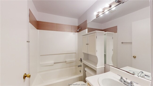 Building Photo - 529 Southwest PKWY Unit 102