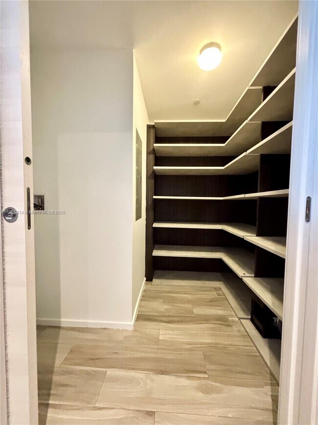 Building Photo - 801 S Miami Ave