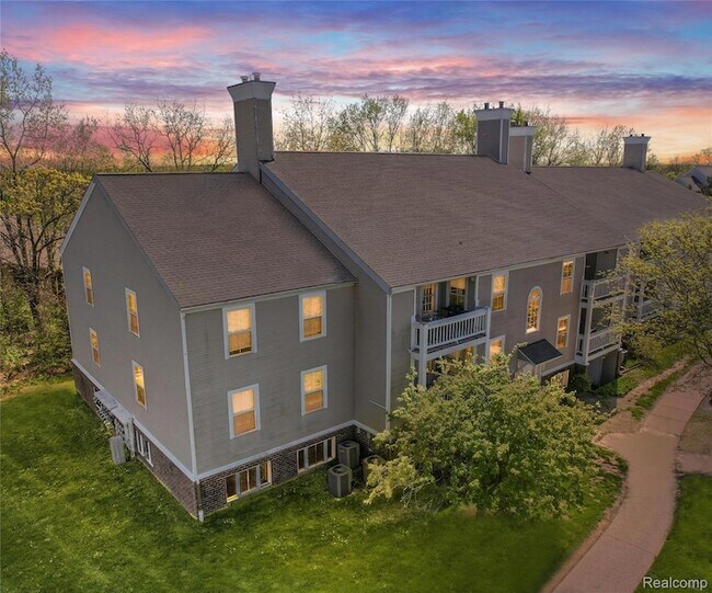 Building Photo - 101 Fieldcrest St