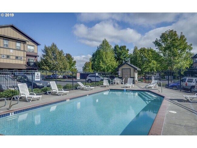 Building Photo - Well-Designed Condo with Dual Primary Suites, Vaulted Ceilings & Community Clubhouse