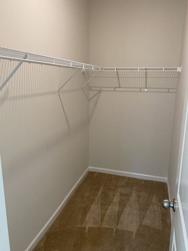 Building Photo - Spacious 2 Story, 3 Bed, 3 Bath Townhome n...
