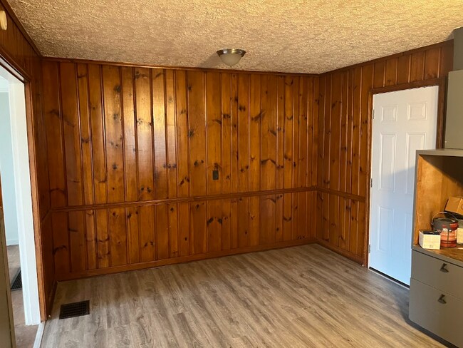 Building Photo - 1322 Emery Xing Rd