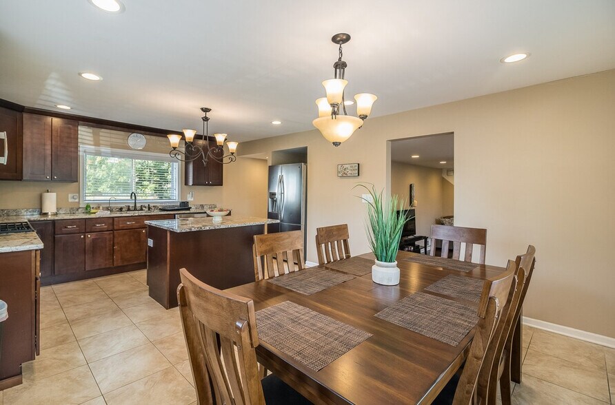 Building Photo - 16 W Edward St