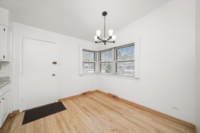 Building Photo - 400 Locust Rd