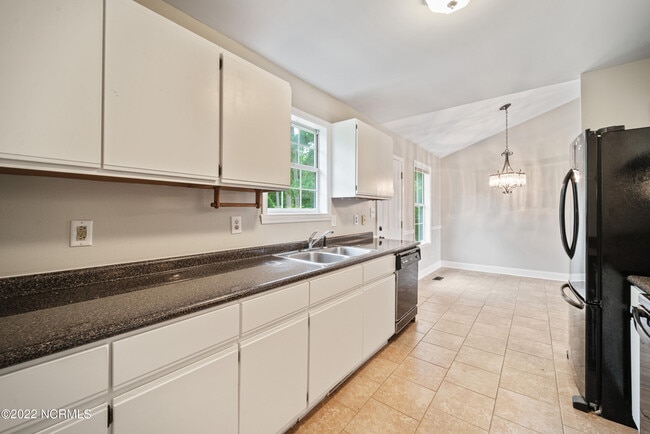 Building Photo - 130 Broadleaf Dr