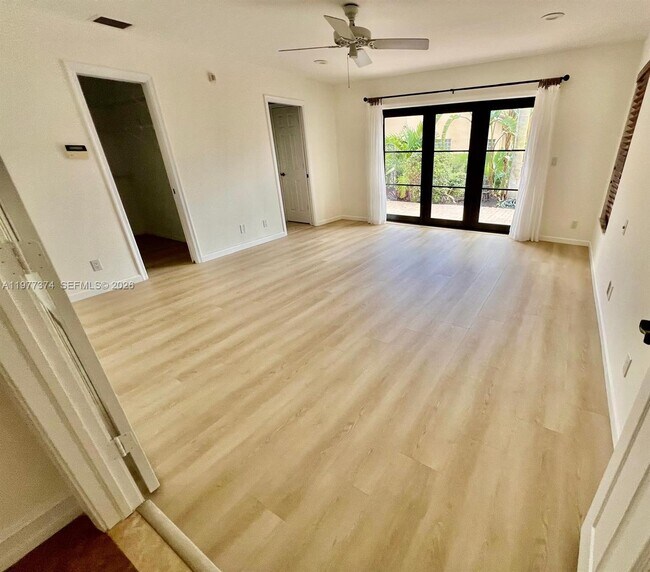 Building Photo - 6083 Vista Linda Ln