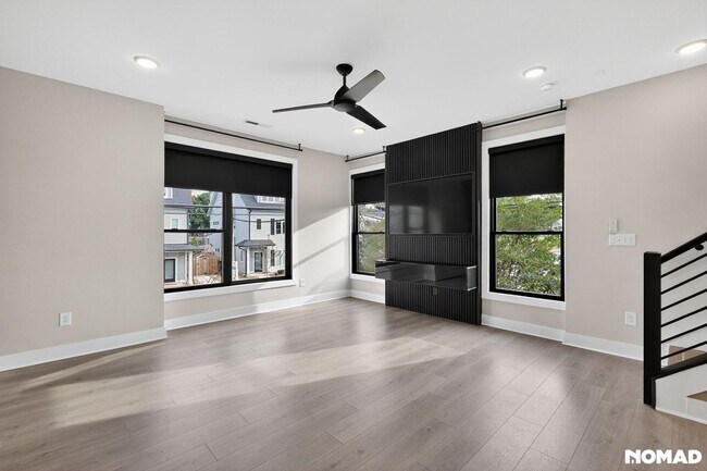 Building Photo - 215 Freeland Ln