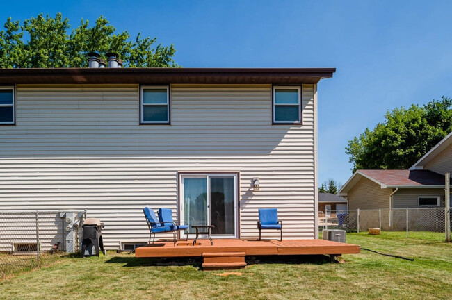 Building Photo - 1207 W Ridgeview Dr