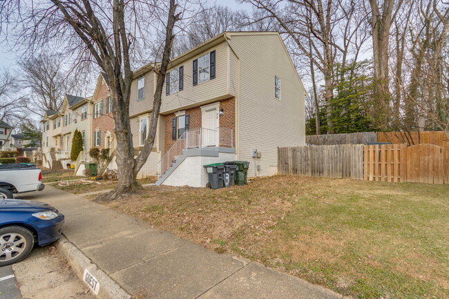 Building Photo - 313 Mews Ct