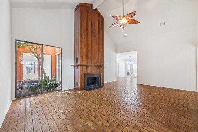 Building Photo - 2721 S Glen Haven Blvd