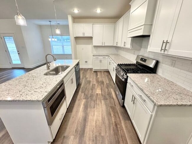 Building Photo - Brand New 5-bedroom 3 bath home in Olive Branch @ Southbranch