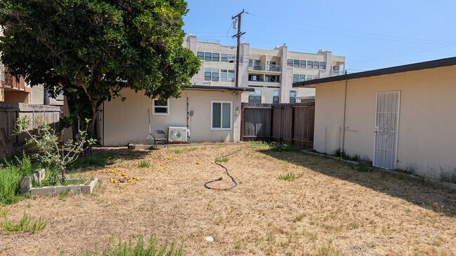 Building Photo - Charming 2-bedroom, 1-bath home in Imperial Beach just two blocks from the beach