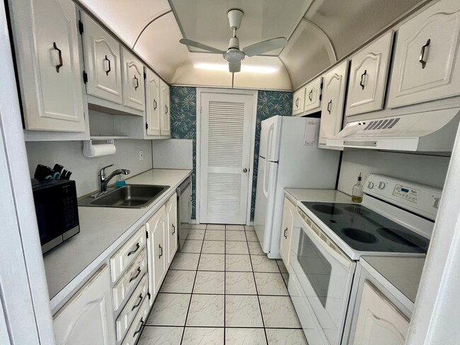 Building Photo - 301 Croton Ave