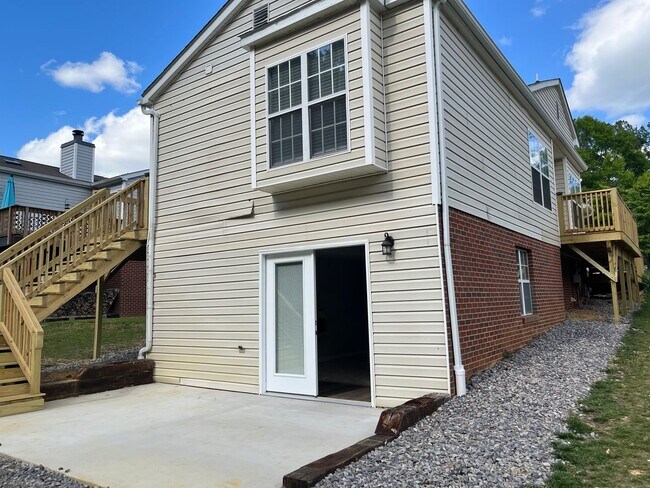 Building Photo - 1680 Sleepy Hollow Rd NW