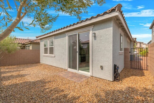 Building Photo - Beautiful Single-Story Home next to Summer...