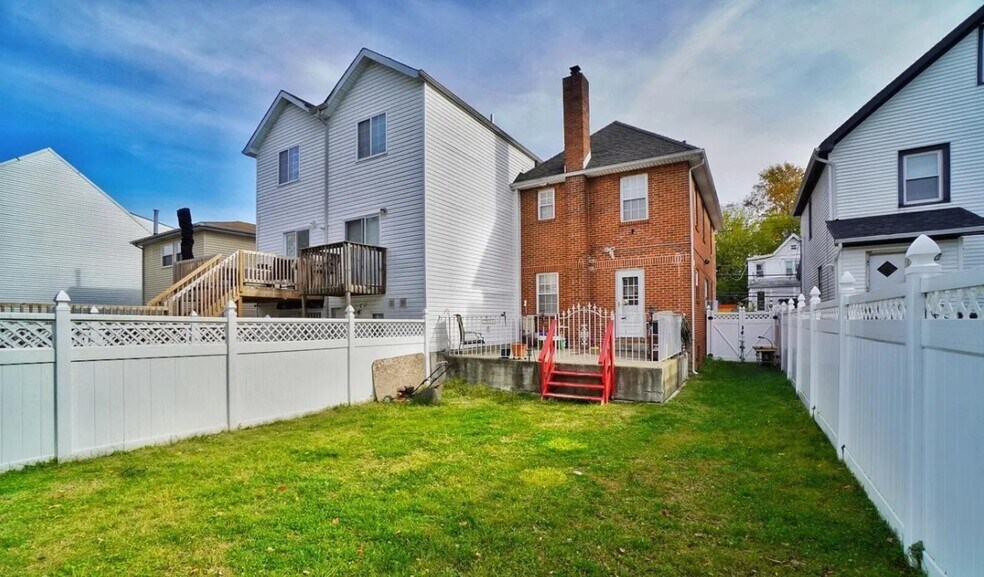Building Photo - 140 Nicholas Ave