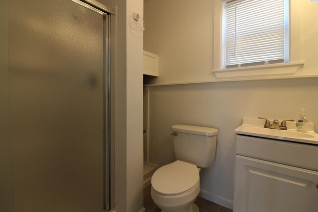 Building Photo - East Kennewick Stand-Alone Studio Apartment
