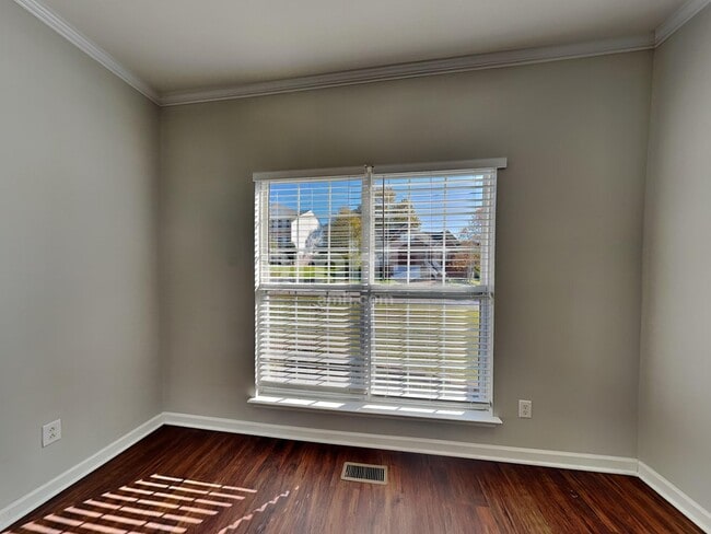 Building Photo - 102 Chambliss Ct