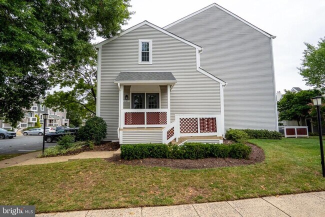 Building Photo - 12887 Grays Pointe Rd