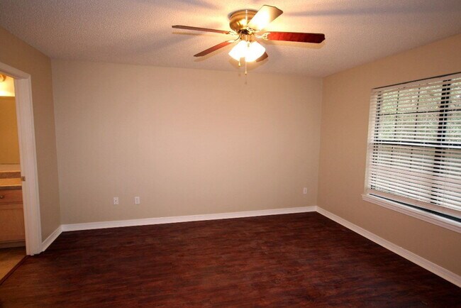 Building Photo - Central Milton 3-Bedroom Home in Top-Rated School District Minutes to I-10 & Whiting Field