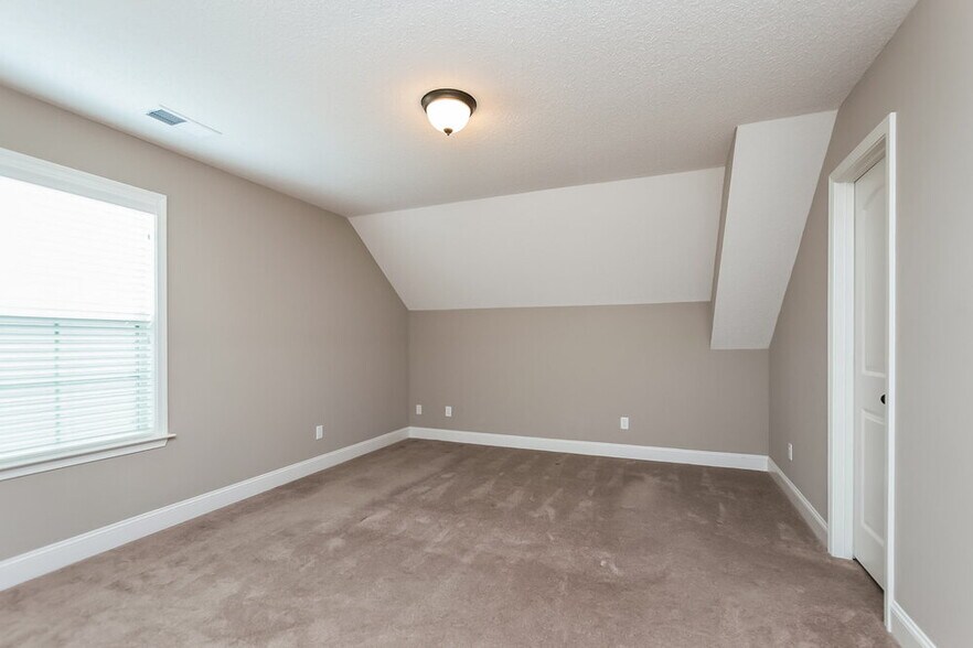 Building Photo - 1367 Arbor Lake Dr S