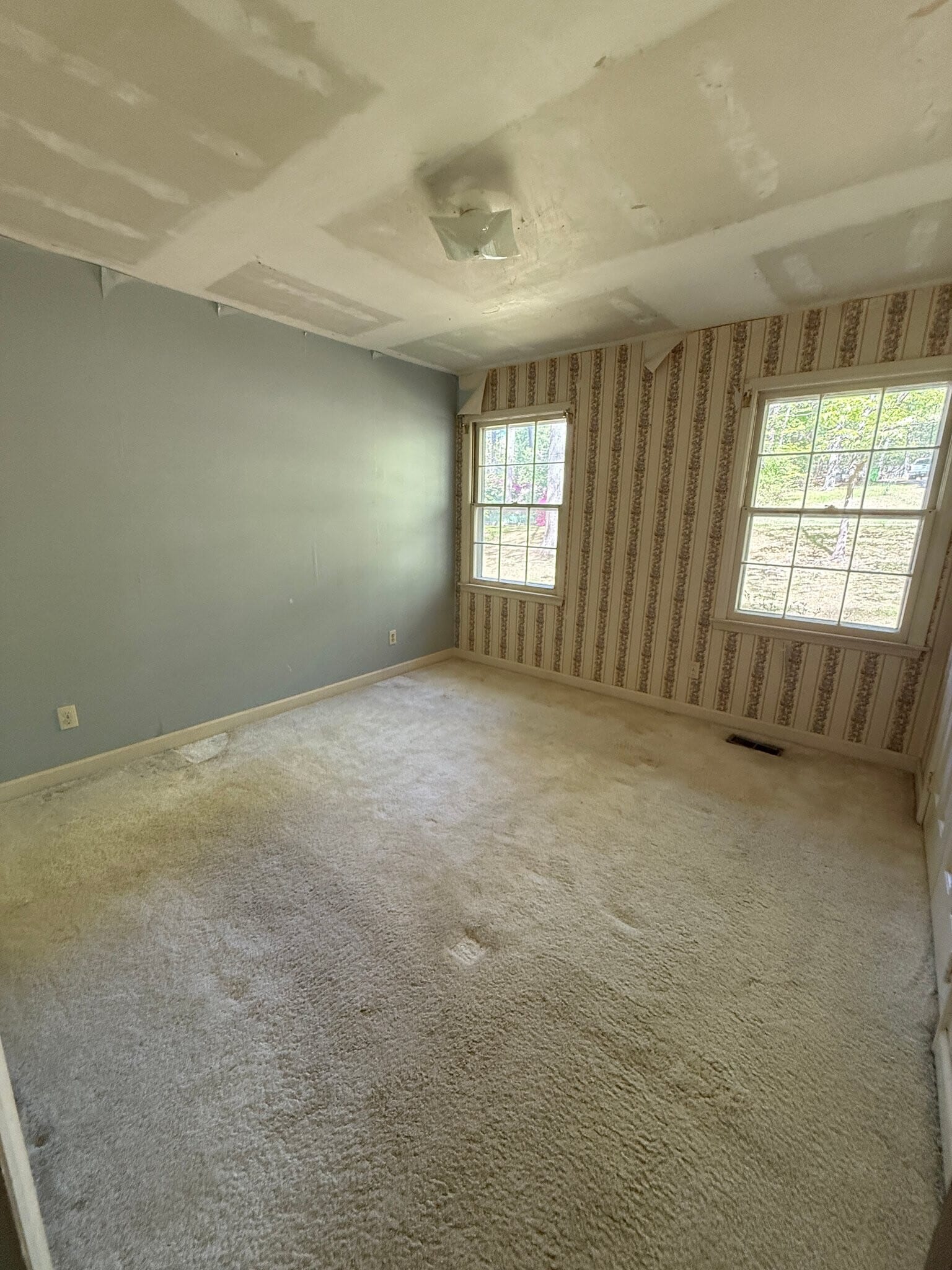 Building Photo - 1009 Temple St