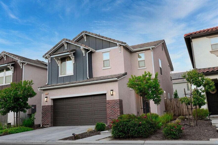 Building Photo - 2580 N McArthur Ave