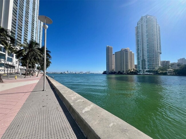 Building Photo - 300 S Biscayne Blvd