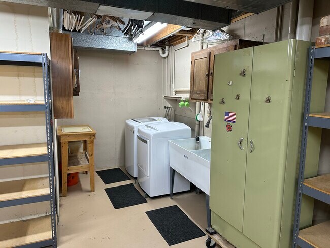 Building Photo - 124 Pack Ct