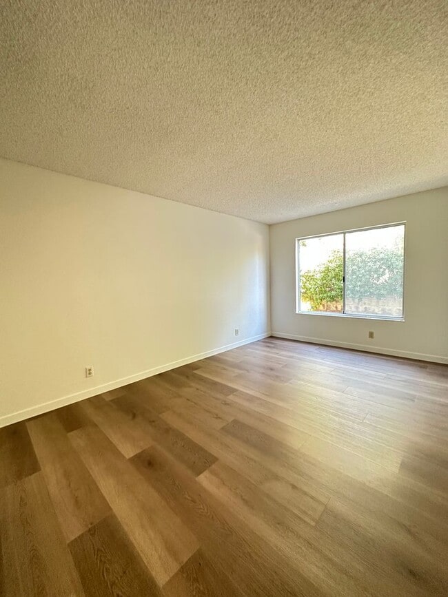 Building Photo - Benicia House in a Desired Location