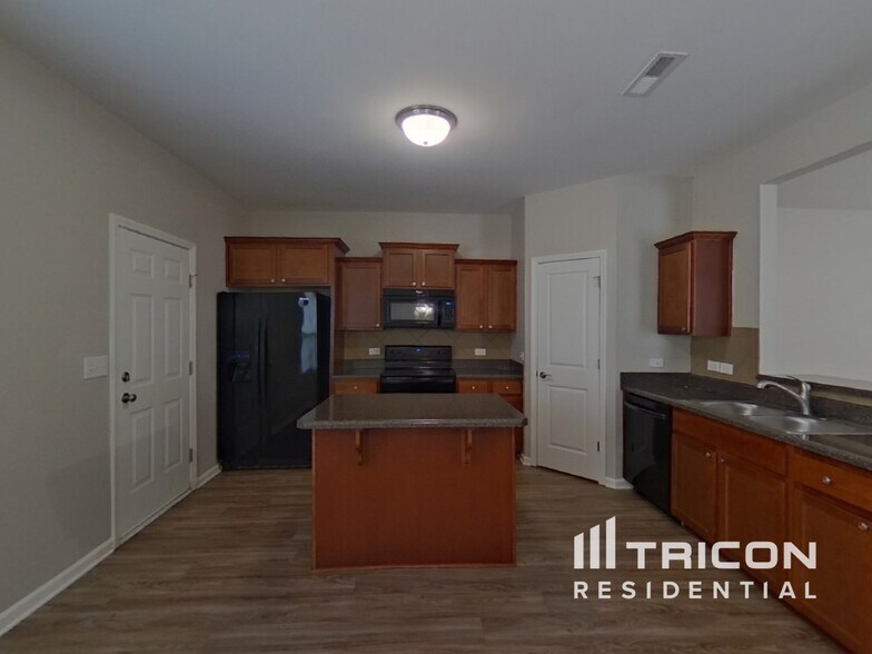 Building Photo - 2648 Andes Dr