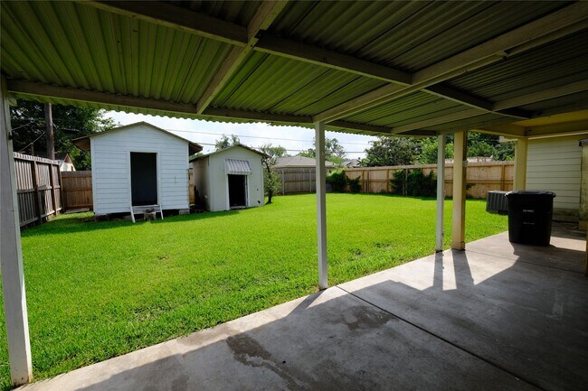 Building Photo - 6718 Midfield Dr